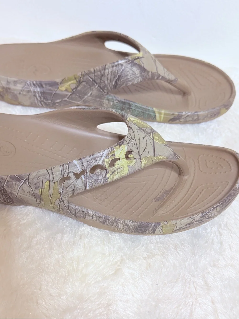 Crocs Camo Flip Flop Sandals Black Men's Size 7 Womens Size 9